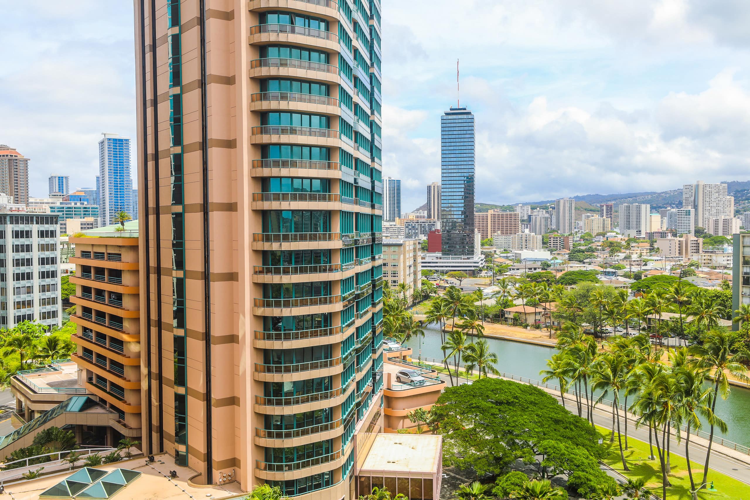 Condo in Honolulu · ★4.75 · 2 bedrooms · 3 beds · 1 private bath - Image 27