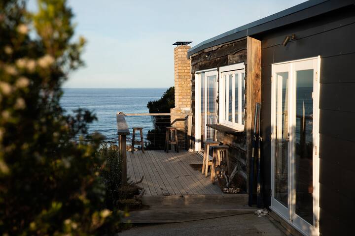 Whale Song ~ Oceanfront Escape gallery image 2