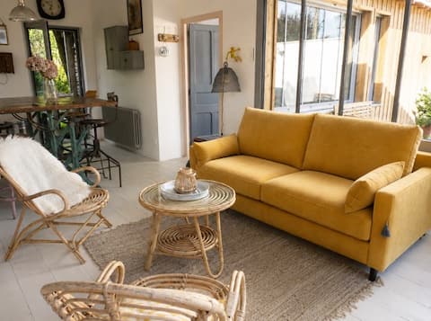 Popular Airbnb listing: Le Nid du Héron: urban cottage with heated pool in Bellevue Chantenay Sainte Anne