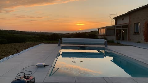 "En Roche", cottage with pool 28 km from Toulouse