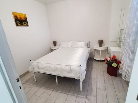 Ground floor apartment + garden near RER station, Orly and Paris