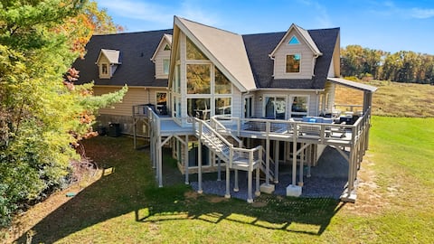 Spacious 7BR Chalet in Fleetwood, NC!