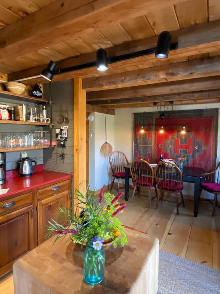 Romantic NEK Log Cabin w/ Hot Tub & Fireplace