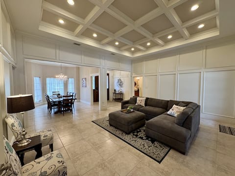 Private Oasis, Pool & Heated HotTub, Gated Parking