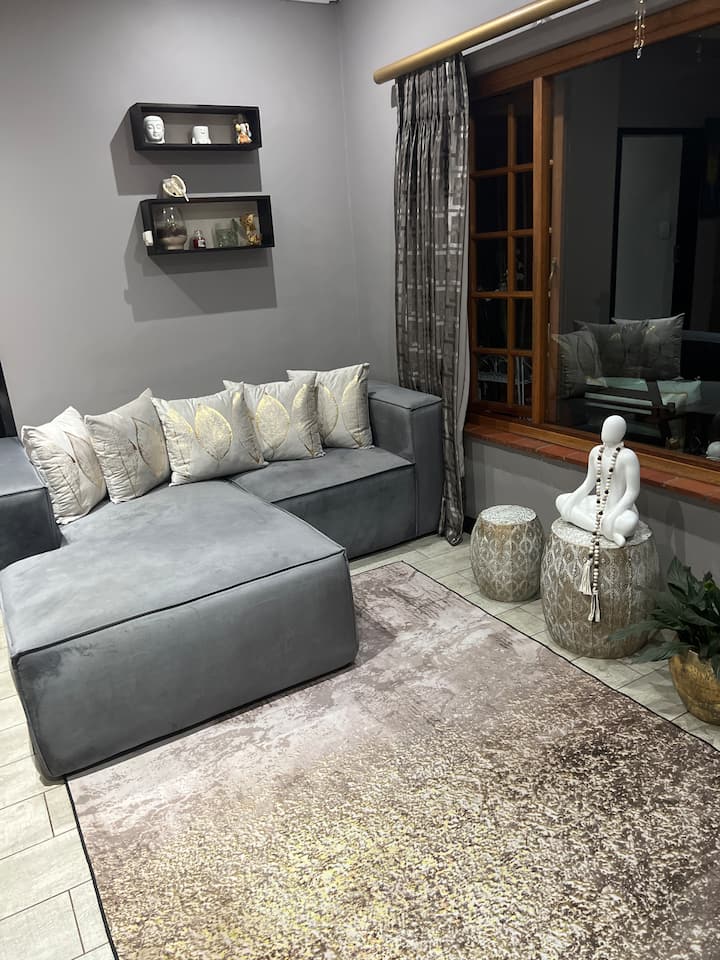 Bedfordview Beautiful Home - Germiston