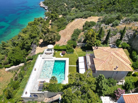 ScorpioBay Villa •Pool, Views &Calm |Lavillaebella