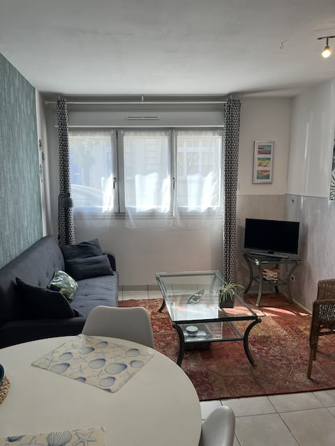 Top Airbnb: Dinard Apartment Centre T2 – Private Parking in Dinard