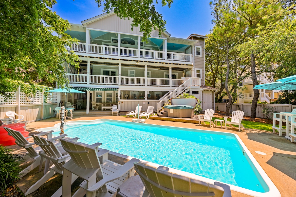 Woodstock *Amazing*Pool*Elevator*Bar*Enclosed Yard