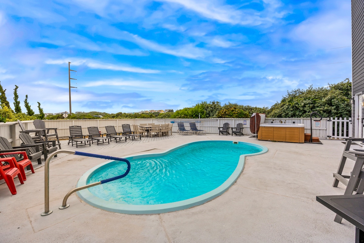 Poolside Paradise*2 min to Beach*Dogs*Pool