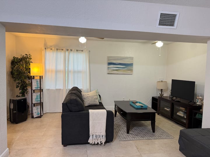 Vista Palms Hideaway Yet Close To Beach - Jupiter, FL