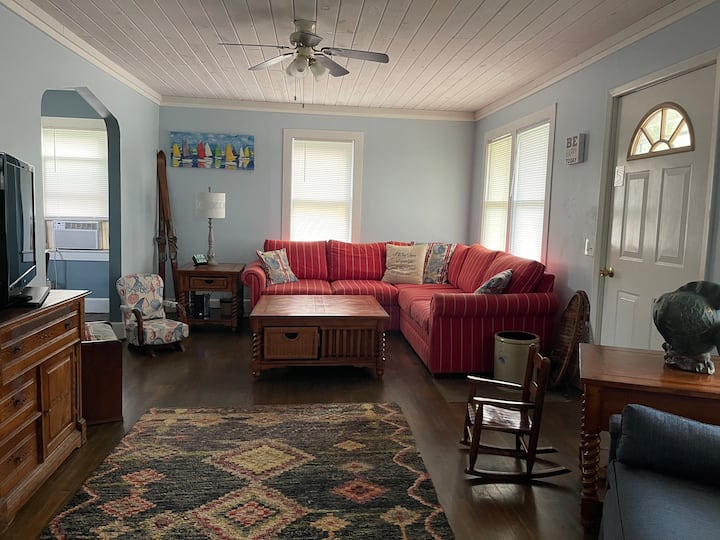 Charming West Ellicott Cottage With Lake View - Lake Erie, PA