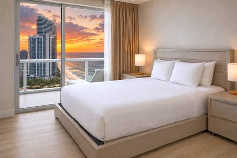 Wake Up by the Sea – Sunny Isles Beachfront Escape