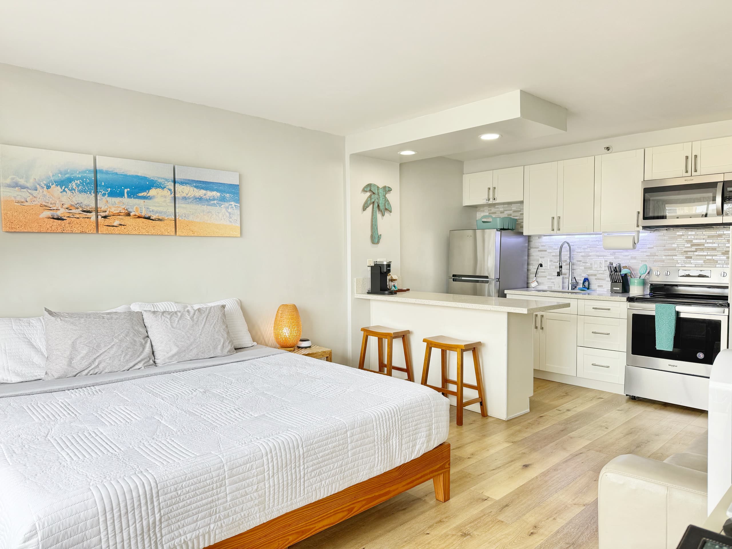 Condo in Honolulu · ★4.9 · Studio · 1 bed · 1 private bath - Image 8