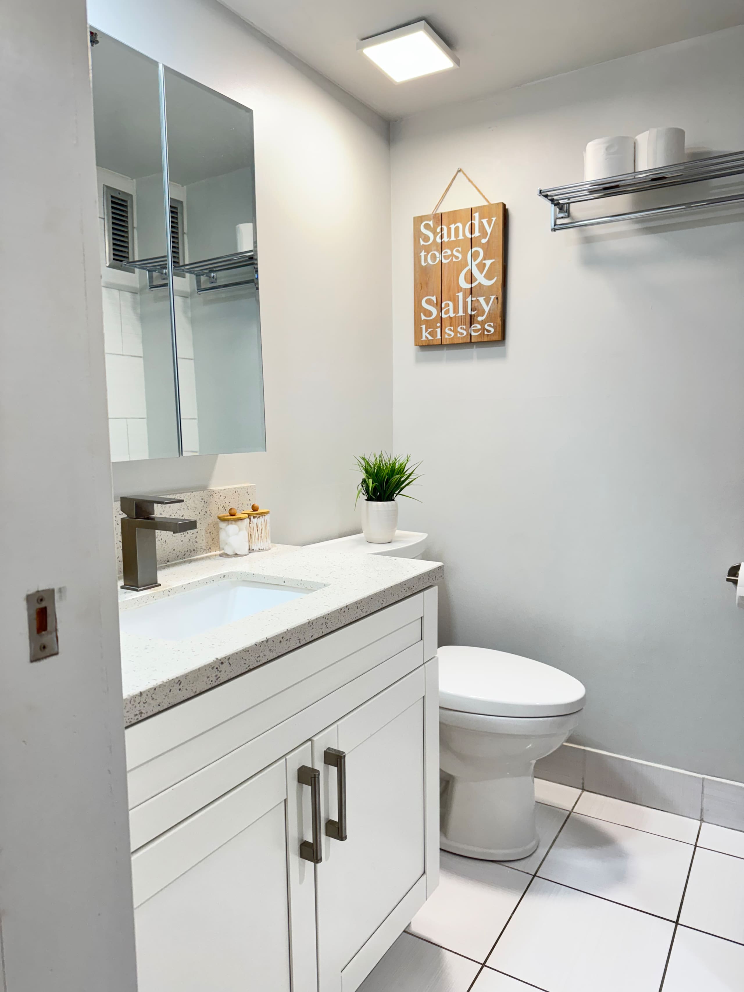 Condo in Honolulu · ★4.9 · Studio · 1 bed · 1 private bath - Image 17
