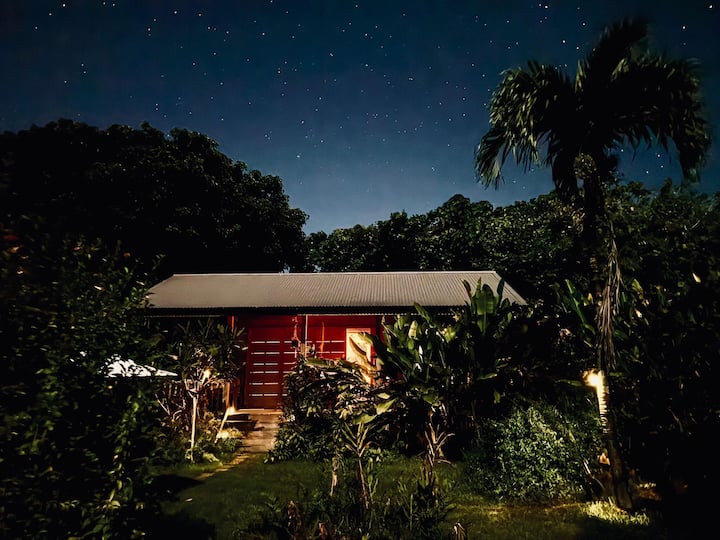 2-minute walk to Emerald Green Beach, surrounded by nature