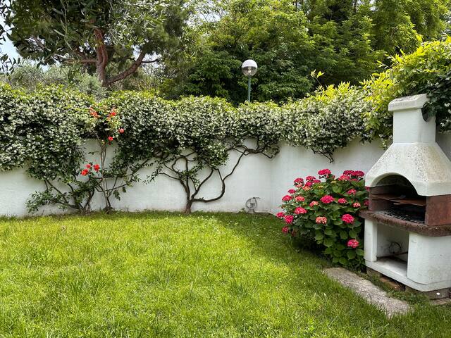 Beautiful Villa with Garden by the Sea gallery image 3