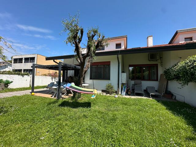 Beautiful Villa with Garden by the Sea gallery image 2