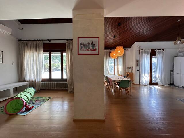 Beautiful Villa with Garden by the Sea gallery image 4