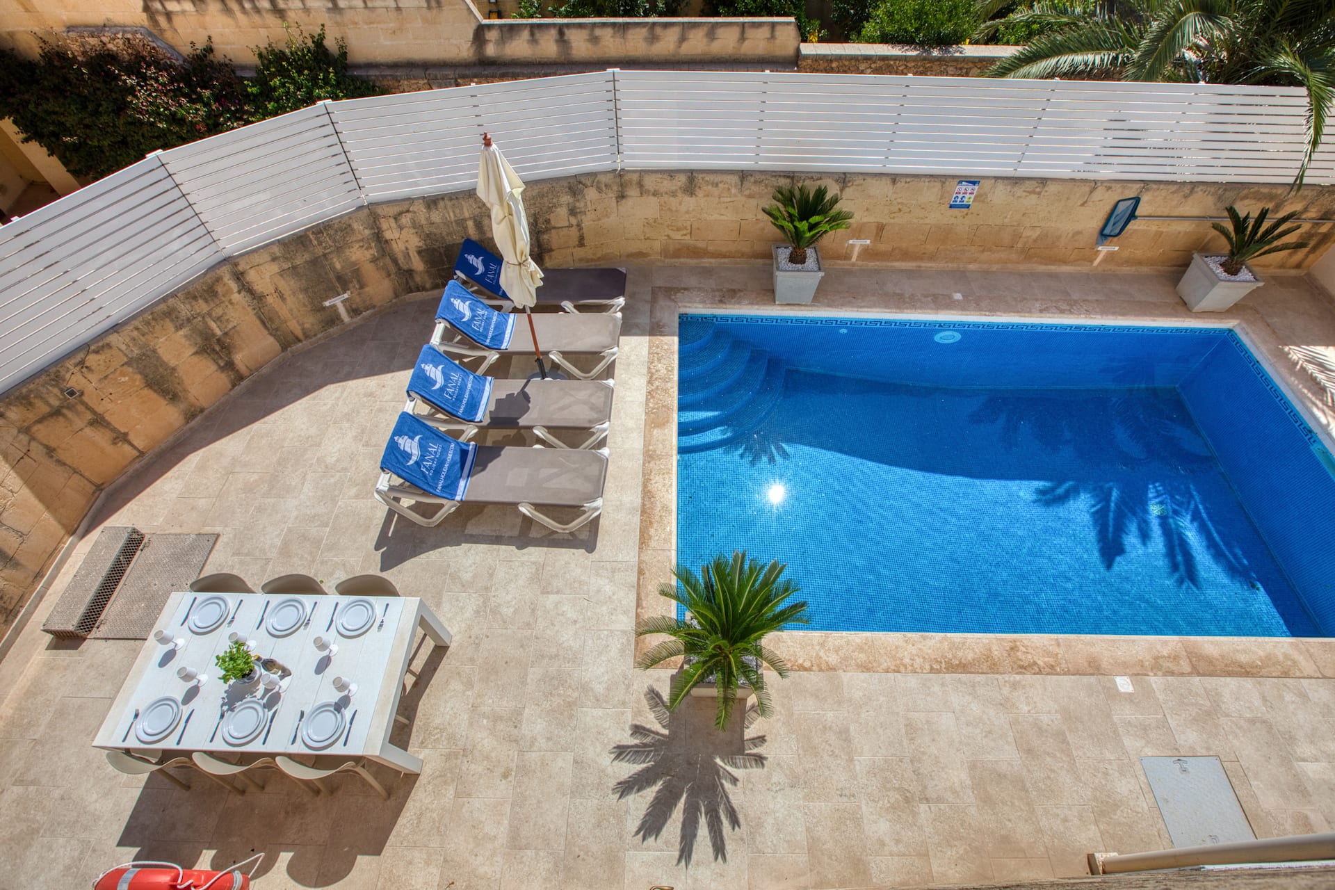 Girardu Holiday Home