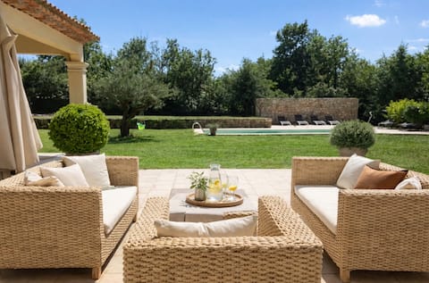 Charming house – private pool & garden