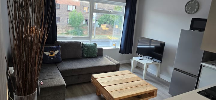 Rentunique Central 1 Bed Cosy Apartment - Crawley