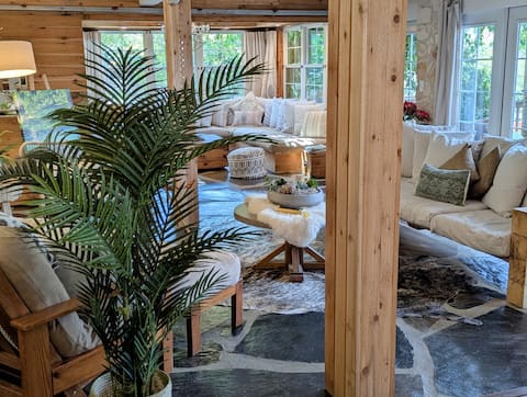 Successful Airbnb property: Kayak-Swim-SUP-Nature-Hikes-7 min to city center in Zilker