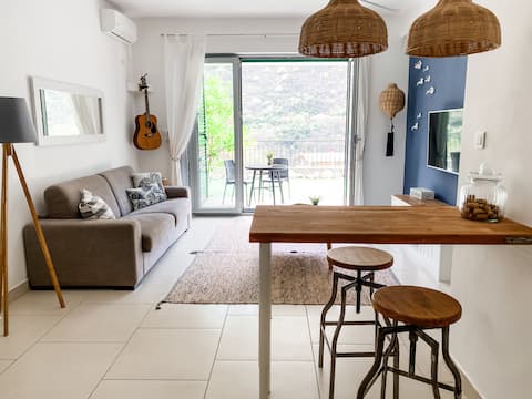 Sunny Holiday Flat with Private Garden Terrace