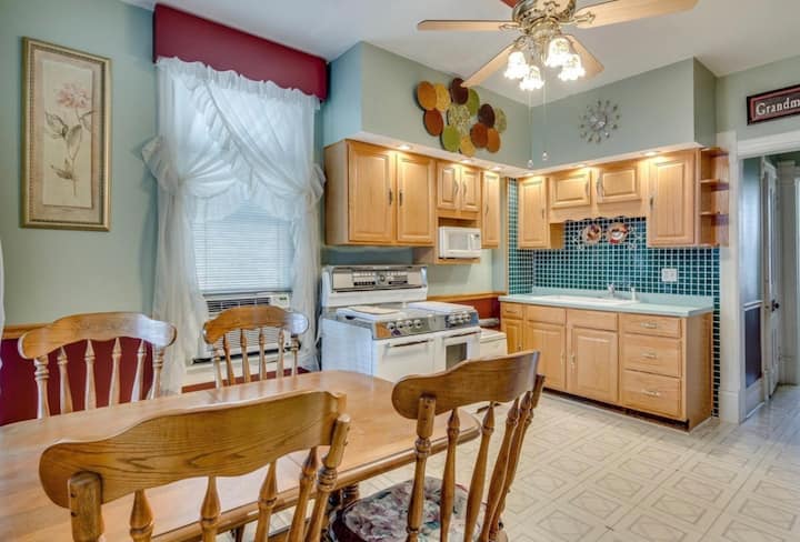 Wicker Park Adjacent Condo - Chicago, IL