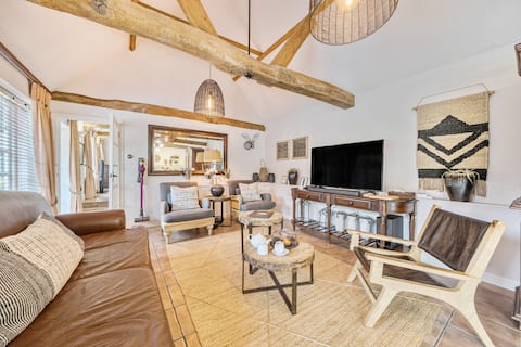Successful Airbnb property: The Luxury Cottage – Surrey Countryside Retreat in Woking