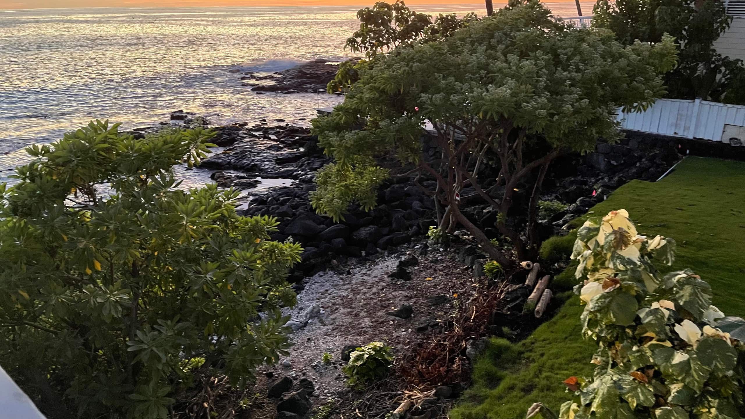 Condo in Kailua-Kona · ★4.68 · 2 bedrooms · 3 beds · 2.5 baths - Image 17