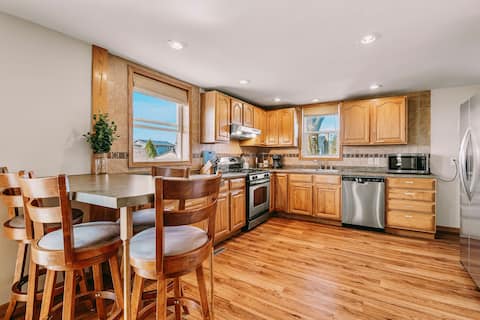 Smiling Bear Cabin | lake views, large yard + deck