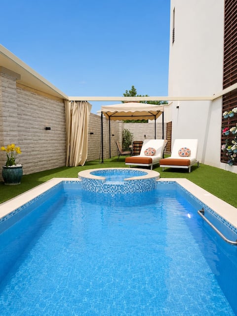 Al Zumorod Luxury Villa