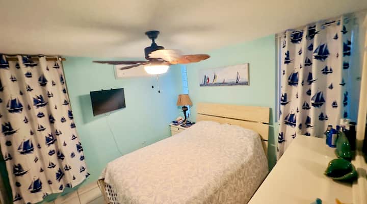 1-ლი ოთახის მოკლე მიმოხილვა 
Საწოლი 15 × 203 სმ 