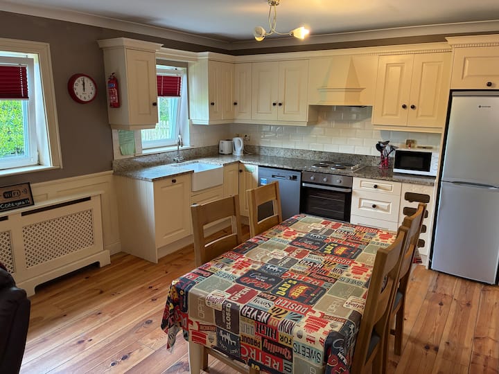 Self Catering 2 Bedroom Cottage *Sleeps 4 Guests* - Meath