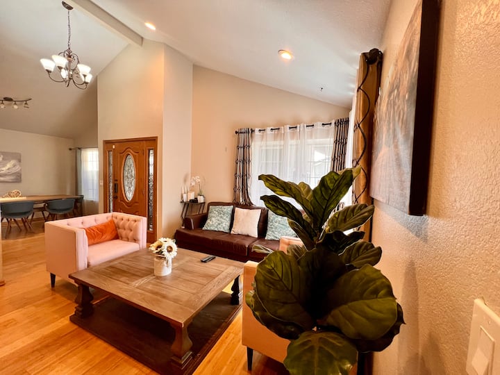 Central San Jose Home with Yard, Pergola, and Gym! - San José, CA