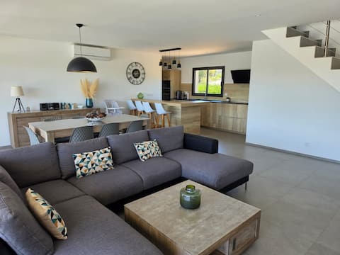 Successful Airbnb property: Villa Pinarello heated pool beach within 1 km walking distance in Zonza