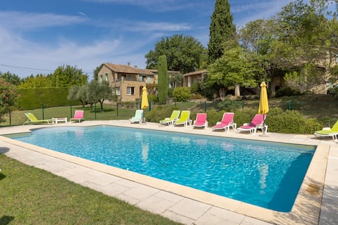 Quiet, space! Vaison-la-Romaine 16 people.