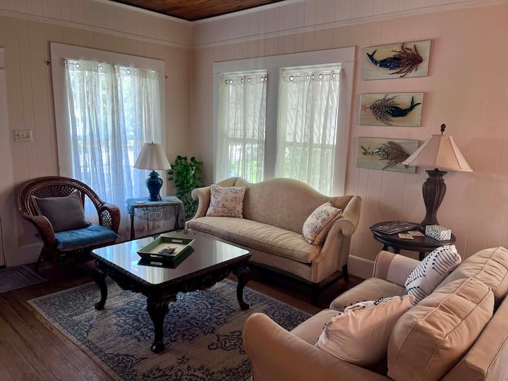 The Mermaid Cottage - Gulfport, MS