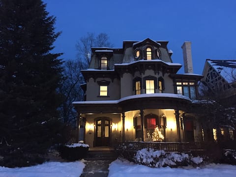 Popular Airbnb listing: Great Saratoga Location in Saratoga Springs