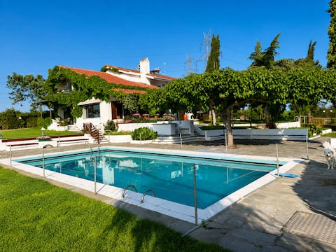 Olympus Breeze | Luxury Pool Villa Up to 22 Guests