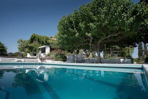 Olympus Breeze pool villa– Divine Luxury in Larisa