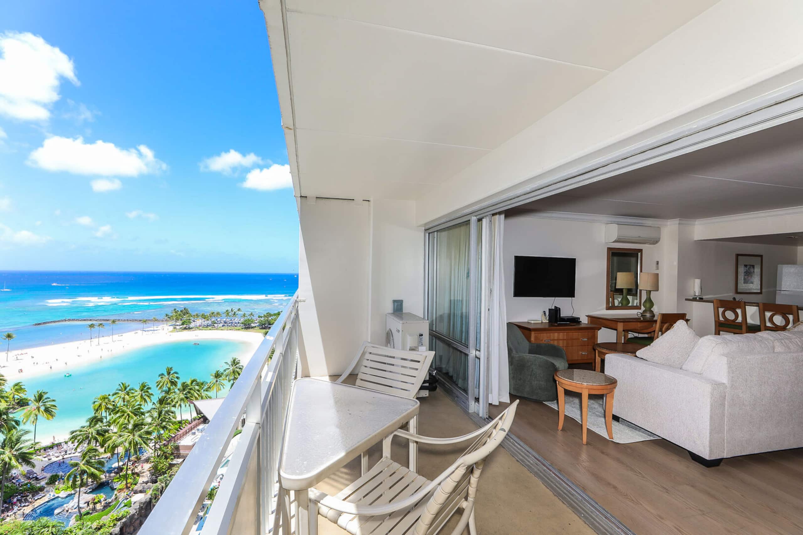 Condo in Honolulu · ★4.4 · 1 bedroom · 2 beds · 1 private bath - Image 1
