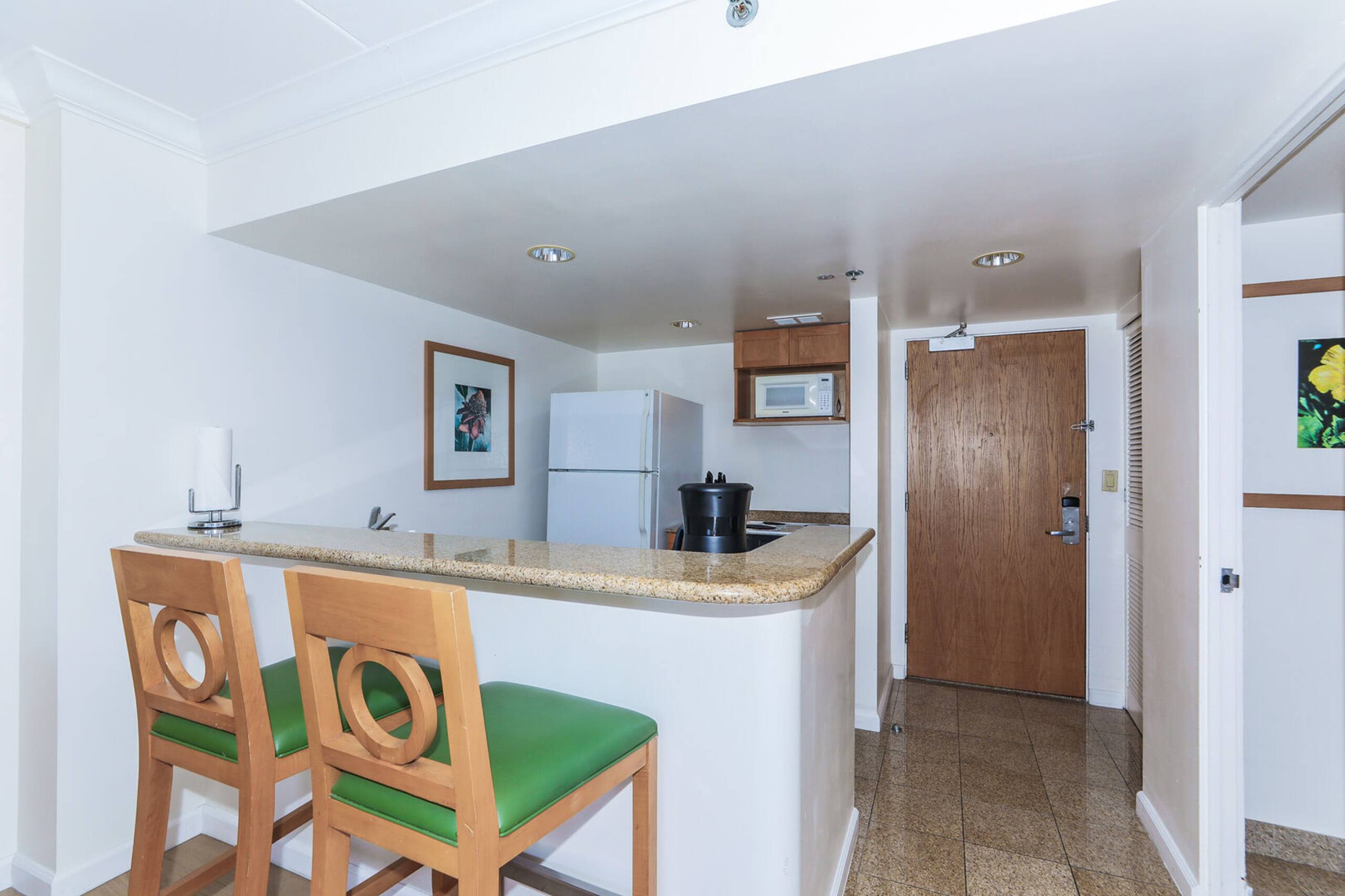 Condo in Honolulu · ★4.4 · 1 bedroom · 2 beds · 1 private bath - Image 7