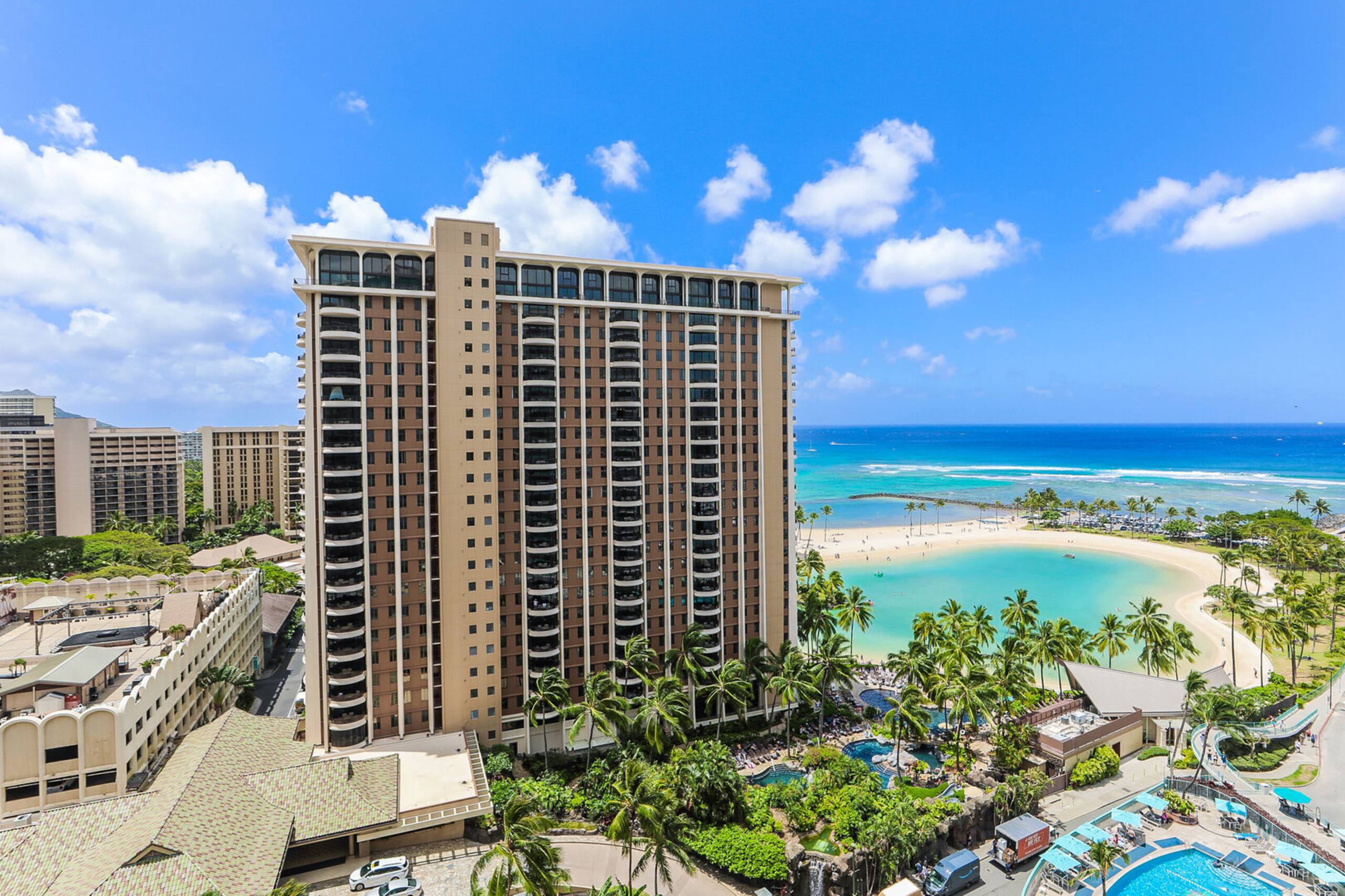 Condo in Honolulu · ★4.4 · 1 bedroom · 2 beds · 1 private bath - Image 11