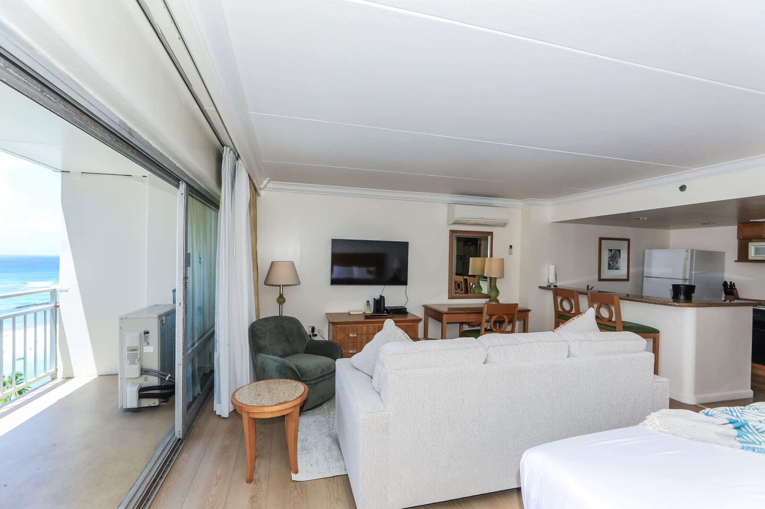 Condo in Honolulu · ★4.4 · 1 bedroom · 2 beds · 1 private bath - Image 5