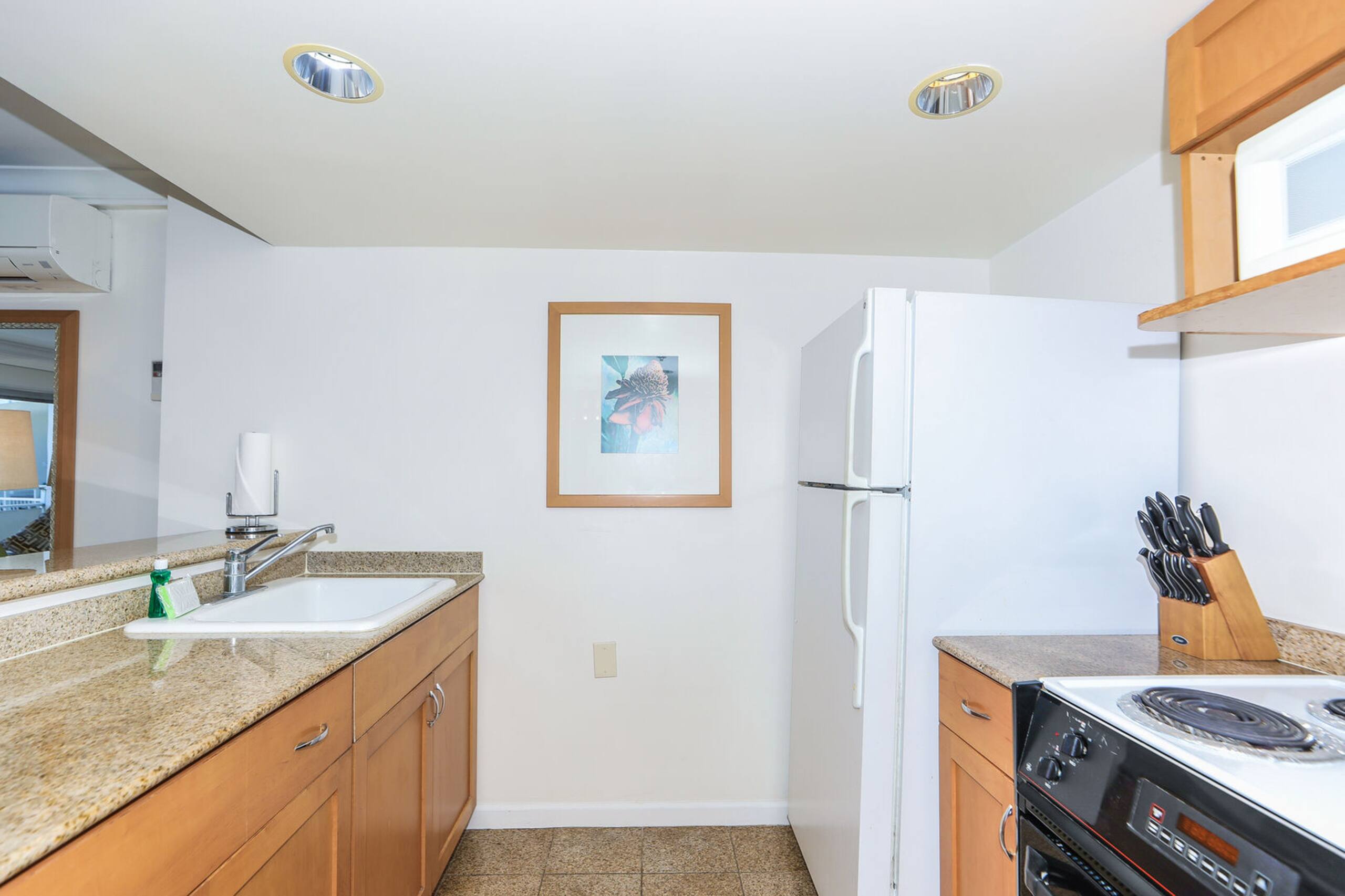 Condo in Honolulu · ★4.4 · 1 bedroom · 2 beds · 1 private bath - Image 8