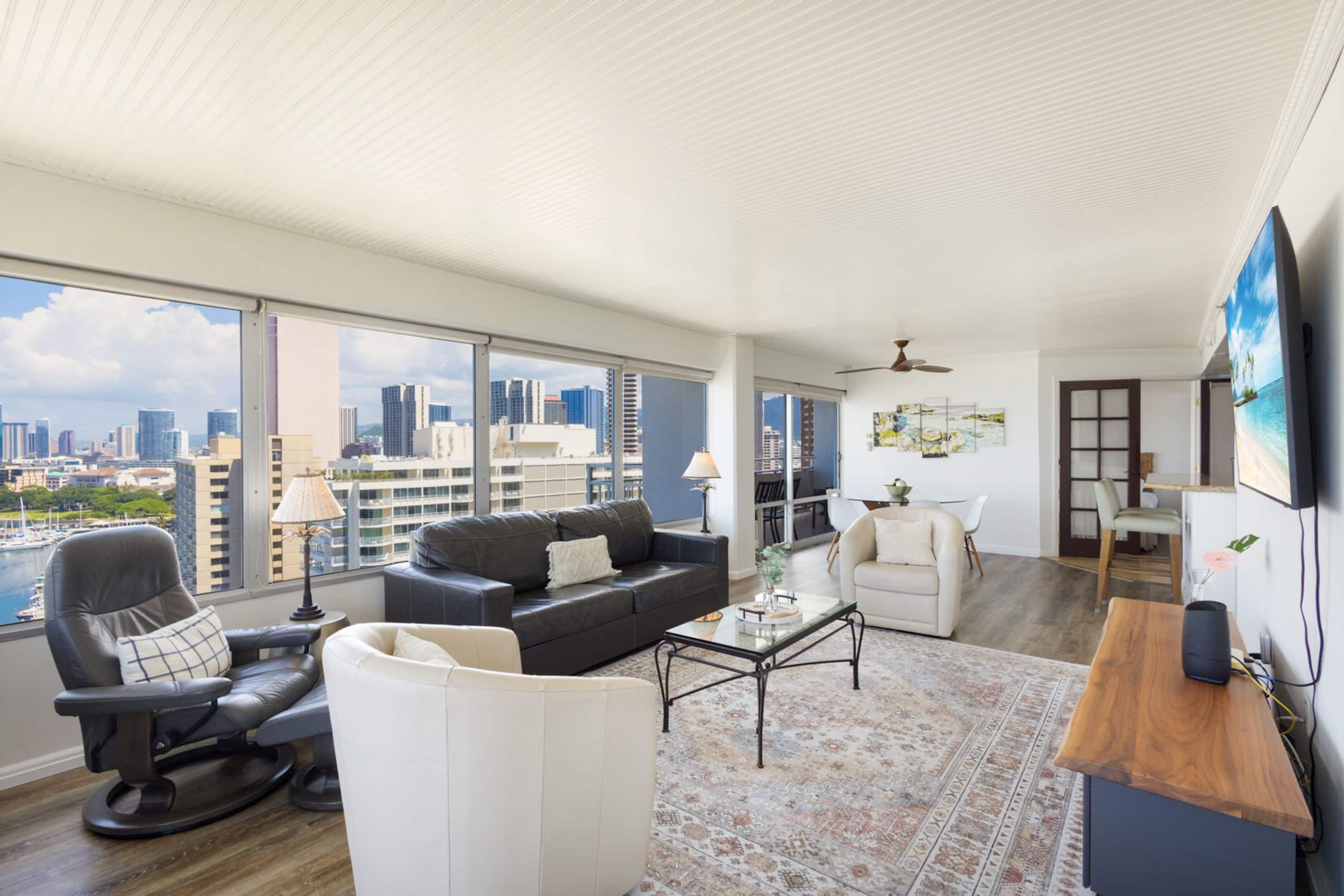 Condo in Honolulu · ★5.0 · 2 bedrooms · 3 beds · 2 baths - Image 2