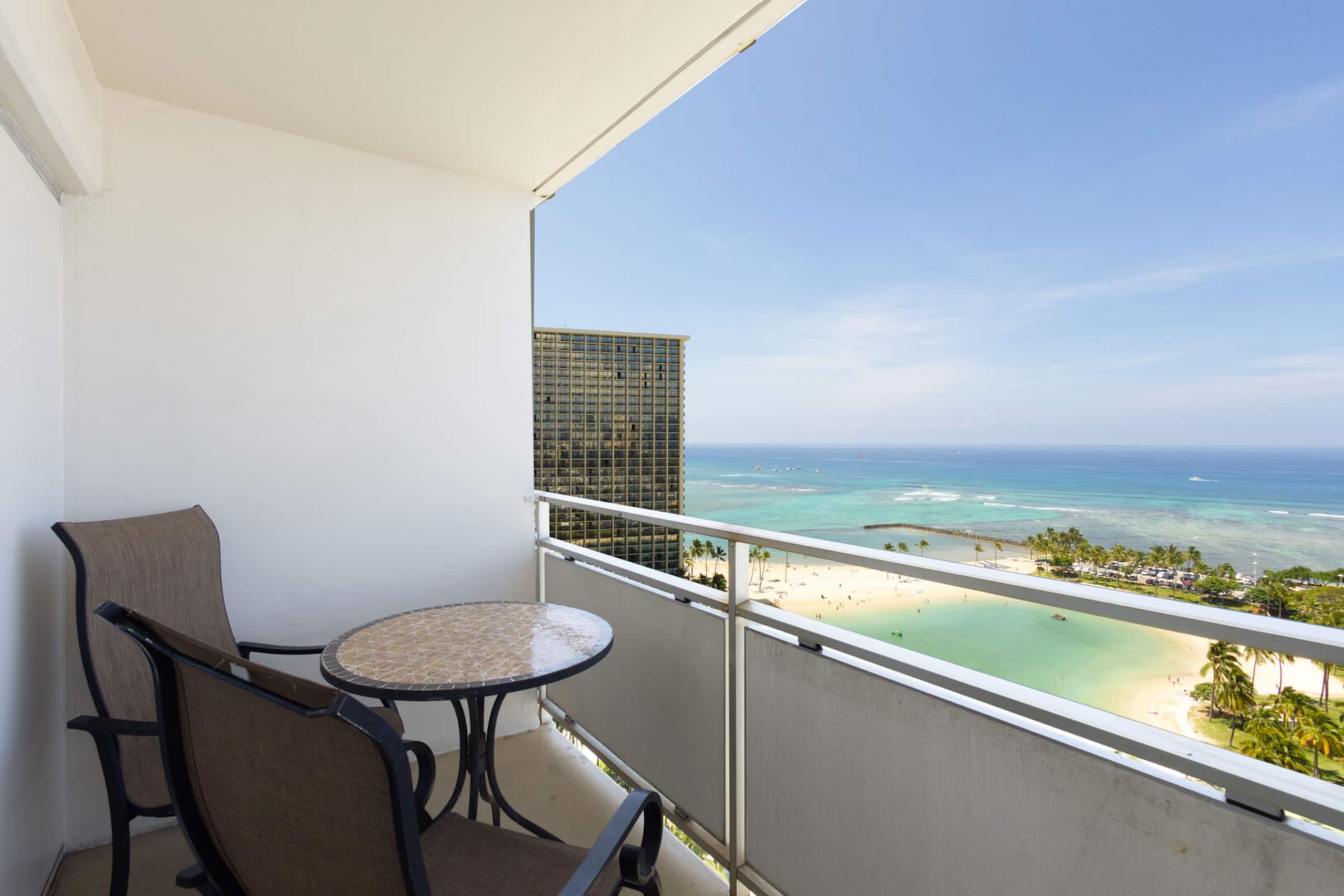 Condo in Honolulu · ★5.0 · 2 bedrooms · 3 beds · 2 baths - Image 14