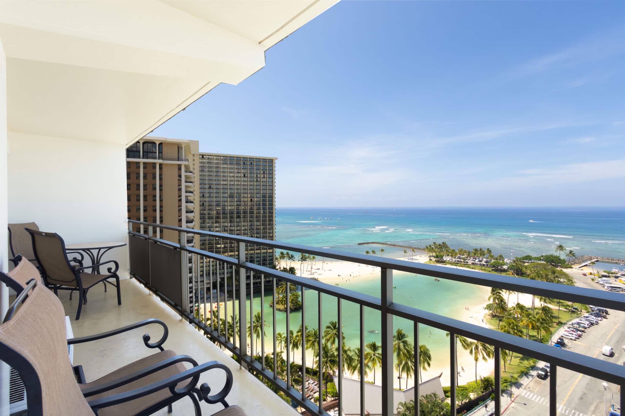 Condo in Honolulu · ★5.0 · 2 bedrooms · 3 beds · 2 baths - Image 10