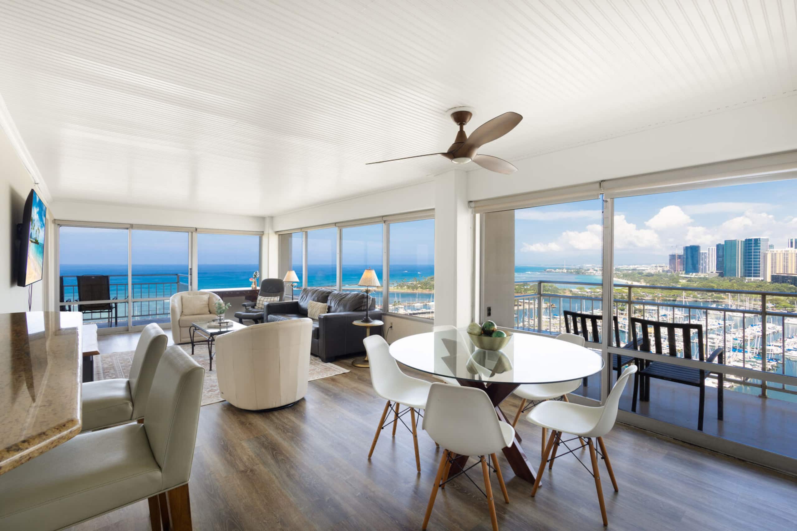Condo in Honolulu · ★5.0 · 2 bedrooms · 3 beds · 2 baths - Image 3